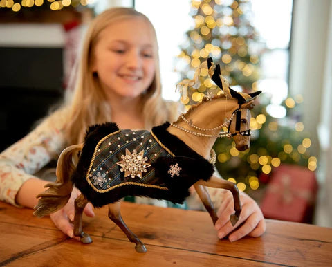 Highlander 2023 Holiday Horse