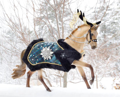 Highlander 2023 Holiday Horse